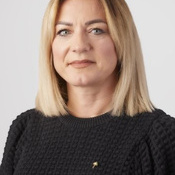 Paula Llewellyn